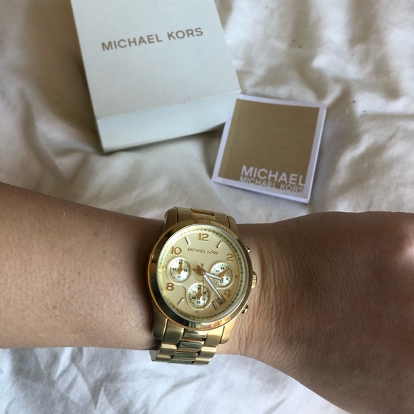 ❗️Michael Kors Gold Watch❗️ - Picture 2 of 8